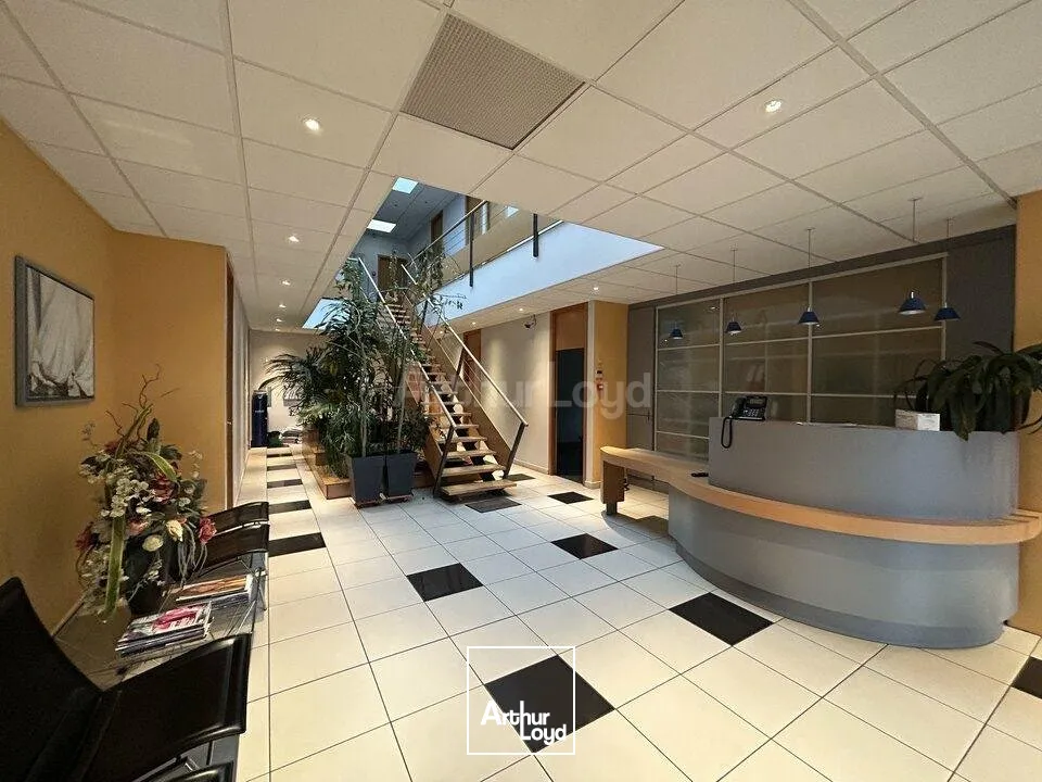BUREAUX à VENDRE de 760 m²
