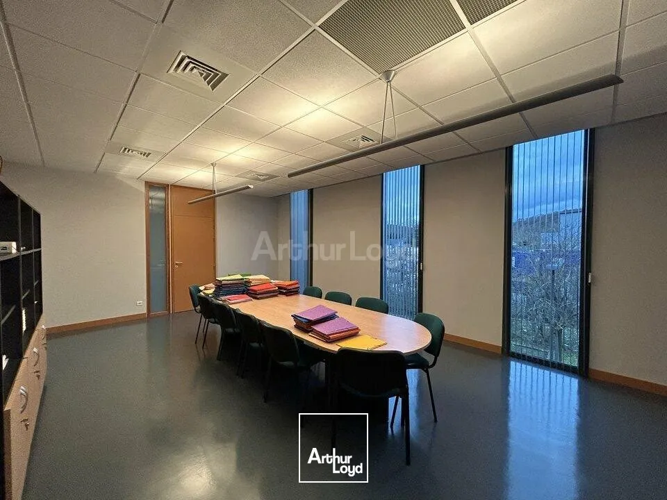 BUREAUX à VENDRE de 760 m²