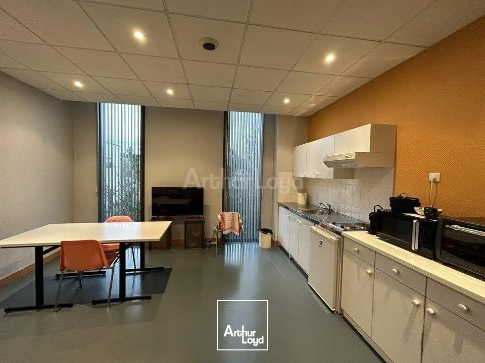 BUREAUX à VENDRE de 760 m²