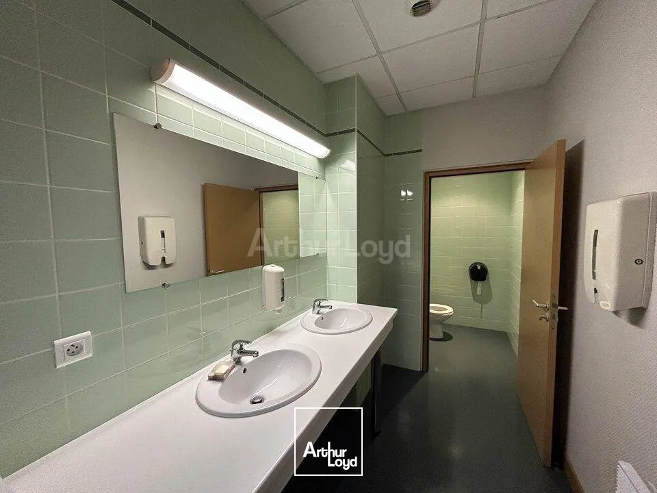 BUREAUX à VENDRE de 760 m²