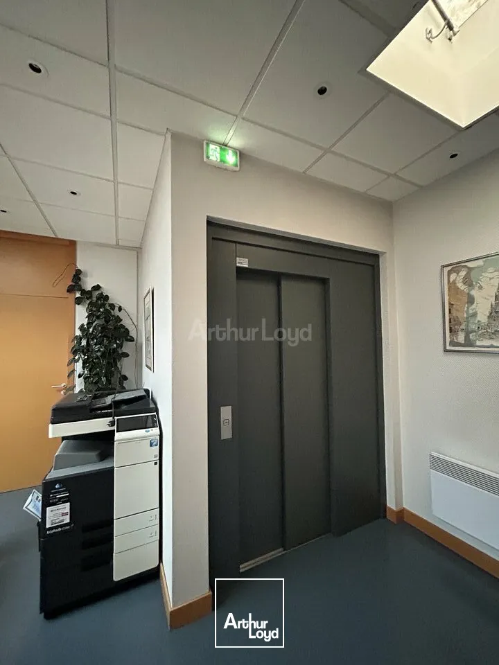 BUREAUX à VENDRE de 760 m²