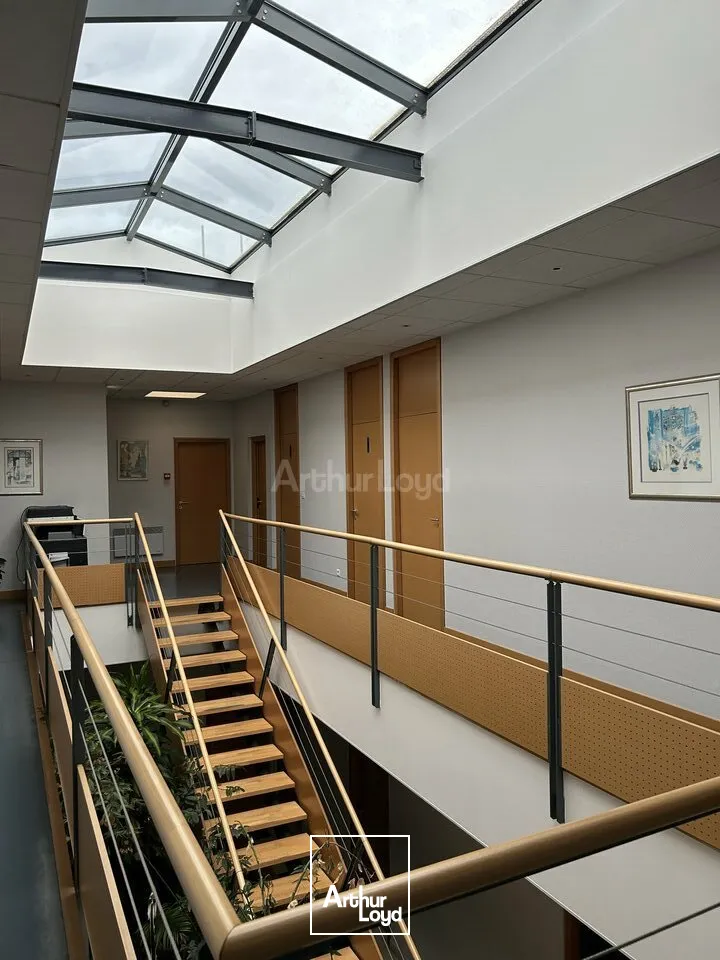 BUREAUX à VENDRE de 760 m²