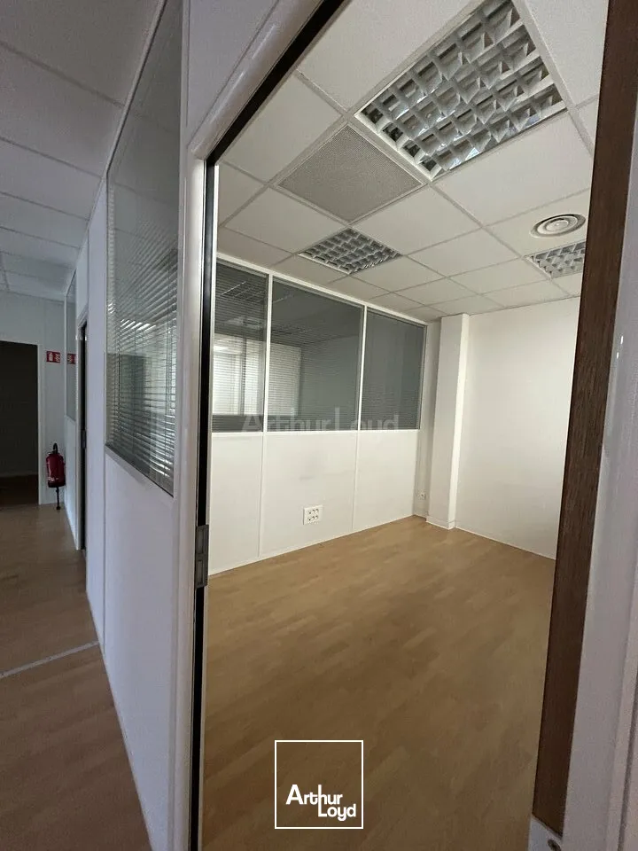 BUREAUX à LOUER de 1939 m²