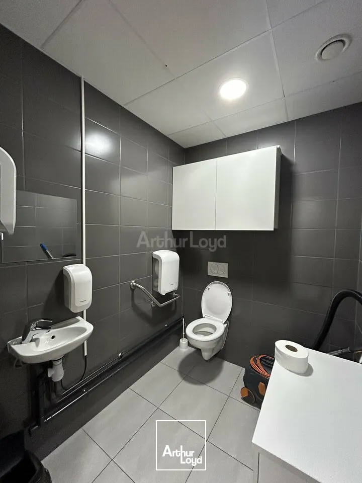 BUREAUX à VENDRE de 83 m²