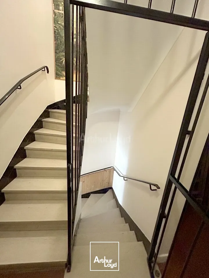 BUREAUX à VENDRE de 367 m²