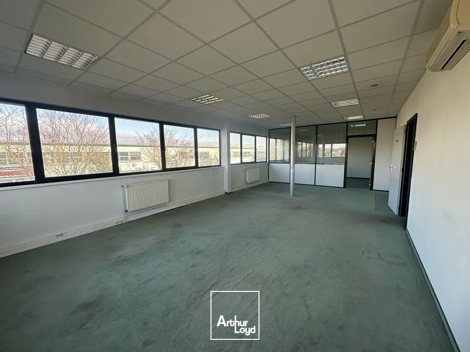 BUREAUX à LOUER de 3592 m²