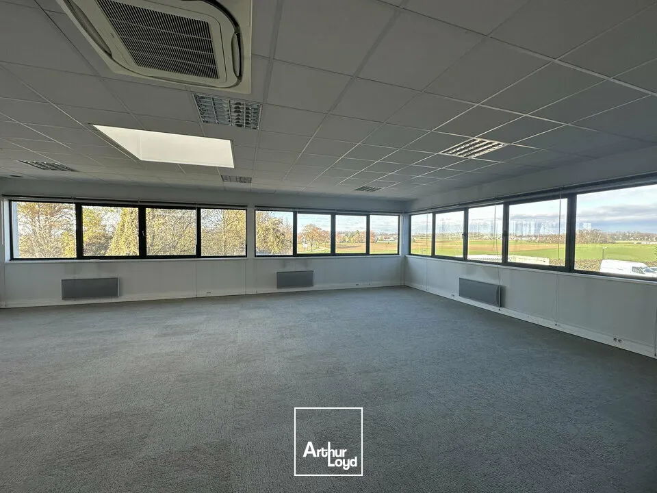 BUREAUX à LOUER de 3592 m²