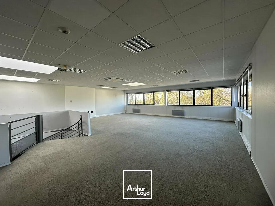 BUREAUX à LOUER de 3592 m²