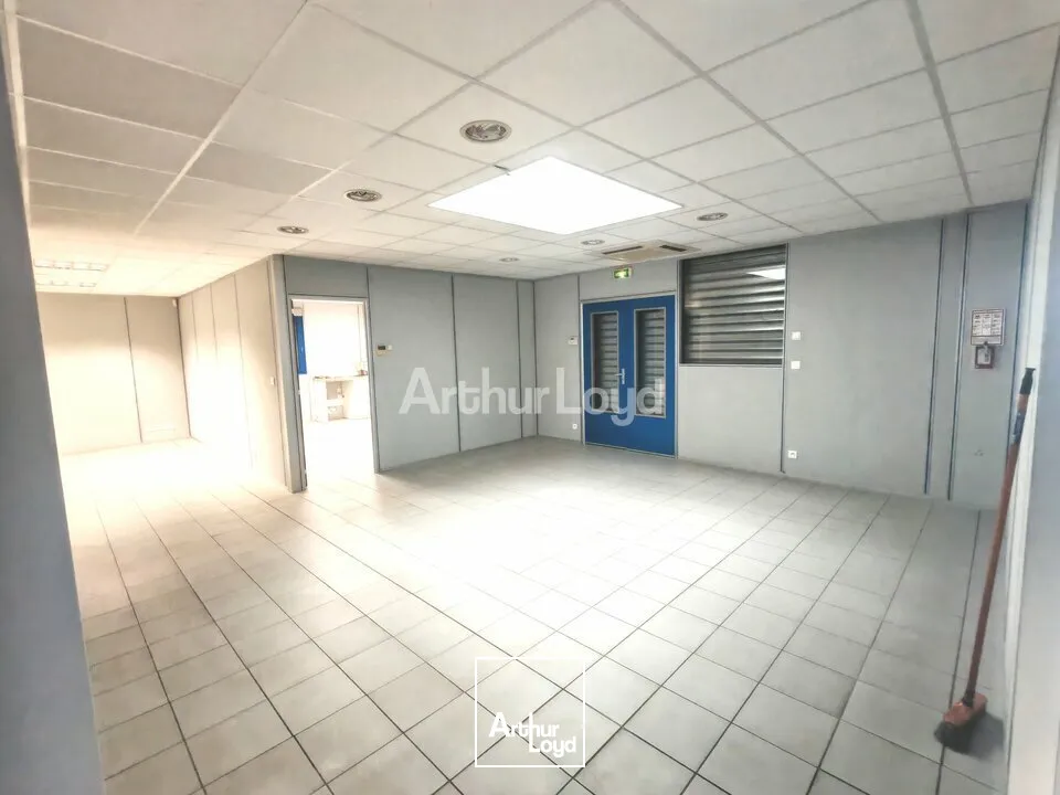 LOCAL D'ACTIVITÉ avec bureaux climatisés de 370m2 A LOUER - GUEUX