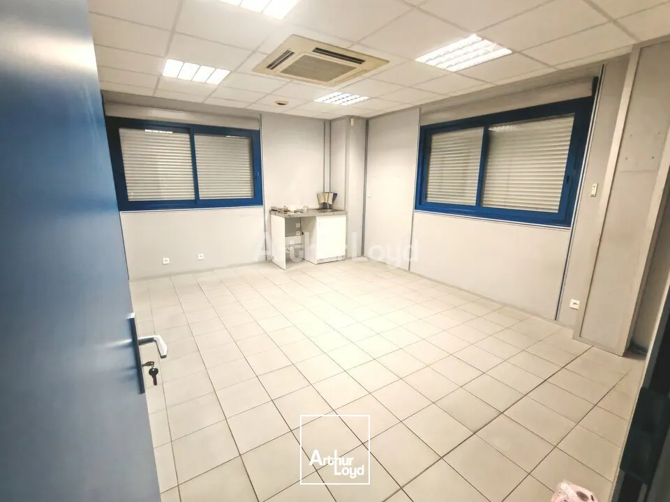 LOCAL D'ACTIVITÉ avec bureaux climatisés de 370m2 A LOUER - GUEUX