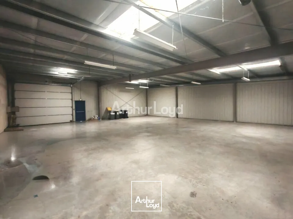 LOCAL D'ACTIVITÉ avec bureaux climatisés de 370m2 A LOUER - GUEUX