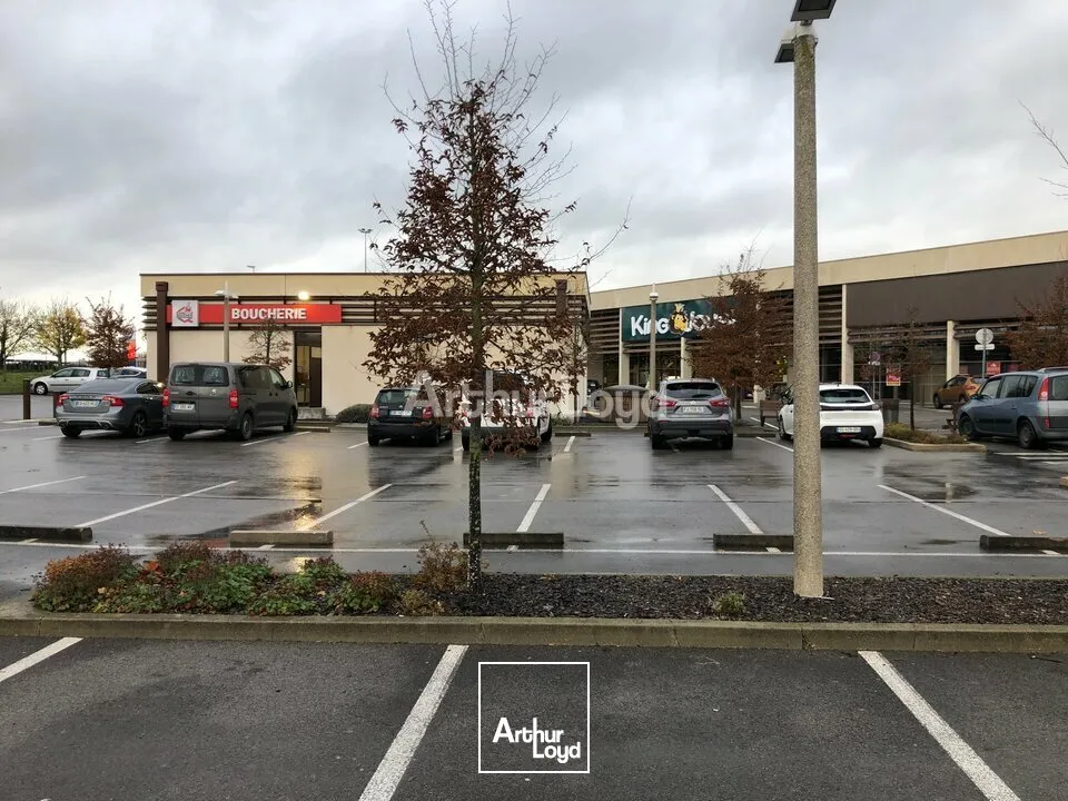 CELLULE COMMERCIALE EMPLACEMENT EXCEPTIONNEL - ZONE COMMERCIALE