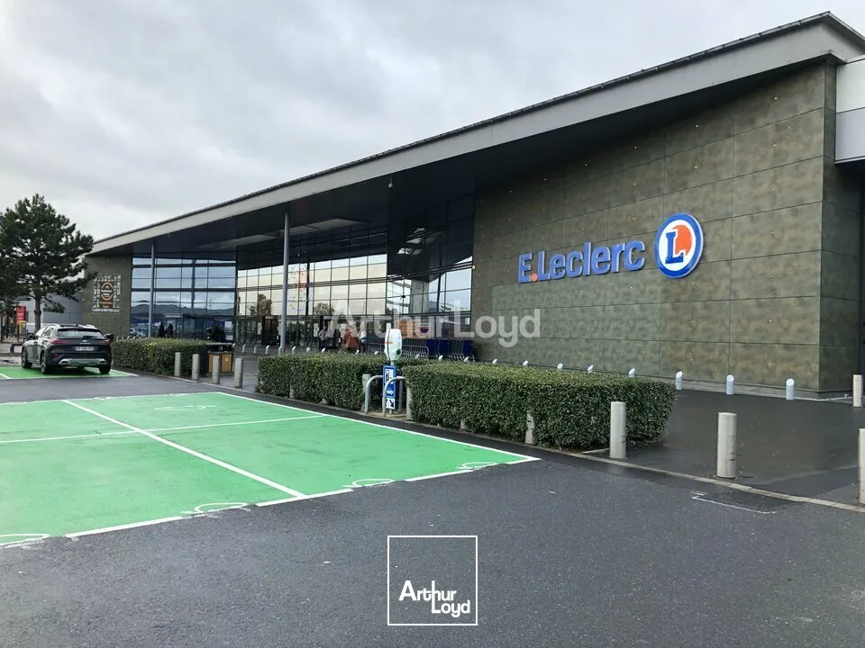 CELLULE COMMERCIALE EMPLACEMENT EXCEPTIONNEL - ZONE COMMERCIALE