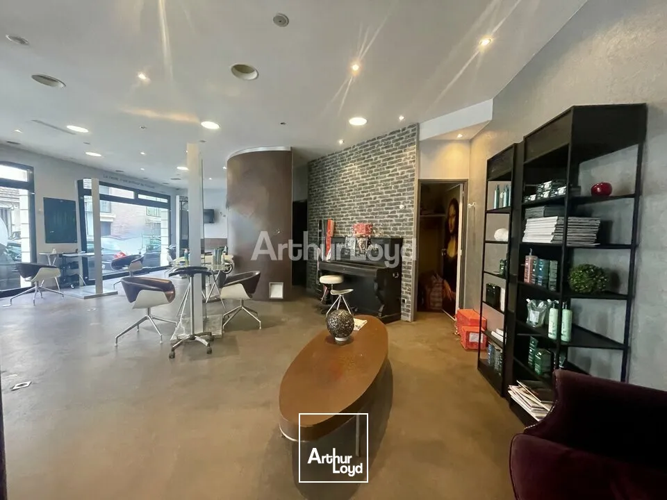 En angle de rue sur une artère passante de la ville de Reims, local commercial de 107m2 sur la commune de Reims (51)