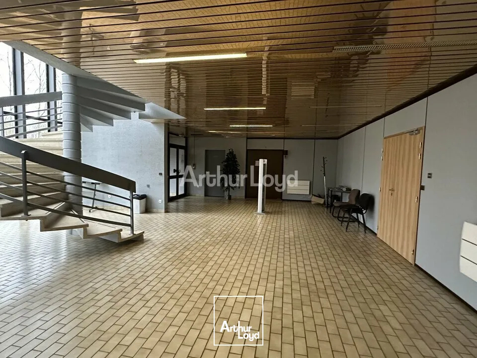 Immeuble de bureaux d'environ 1650 m2 sur une parcelle d'environ 5400 m2 - REIMS FARMAN 