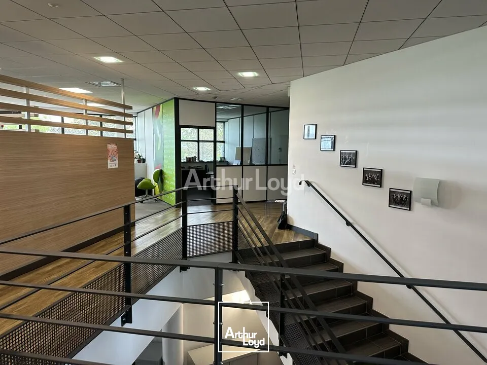 Plateau de bureaux d'environ 800m2 / 20 places de parking - REIMS FARMAN