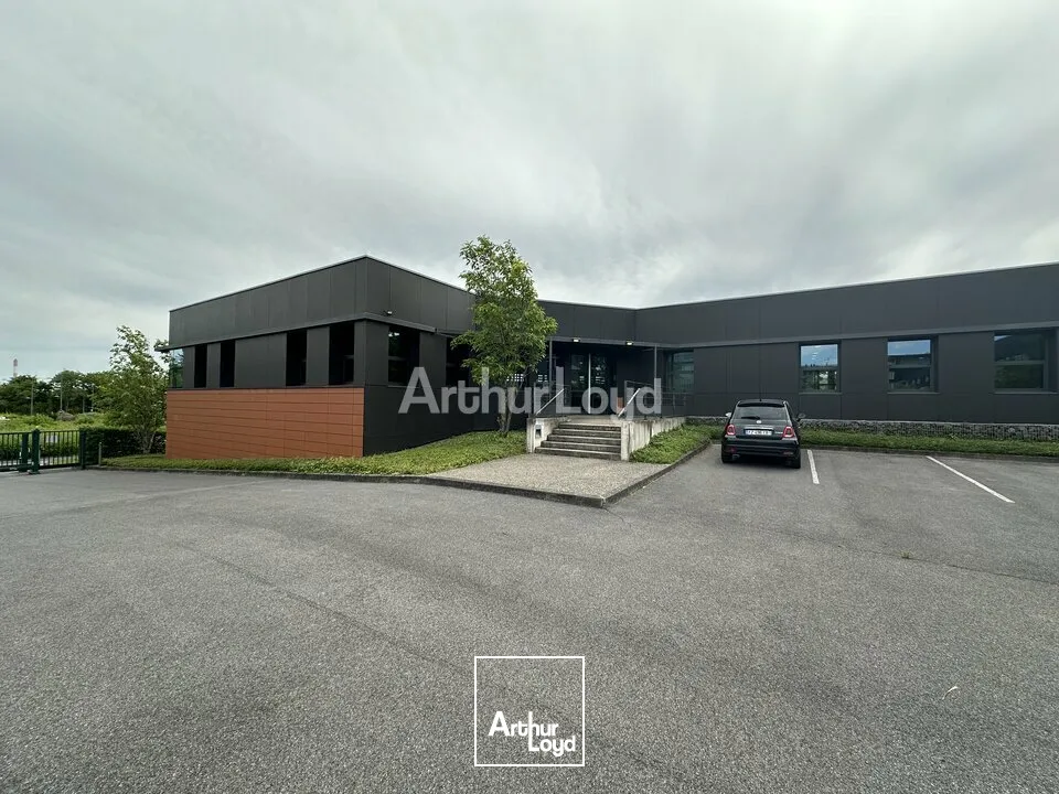 Plateau de bureaux d'environ 800m2 / 20 places de parking - REIMS FARMAN