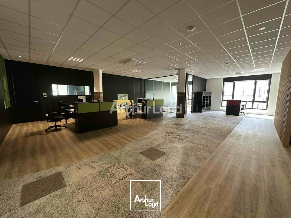 PLATEAUX DE BUREAUX D'ENVIRON 962m2 AVEC TERRASSE- HYPER CENTRE DE REIMS