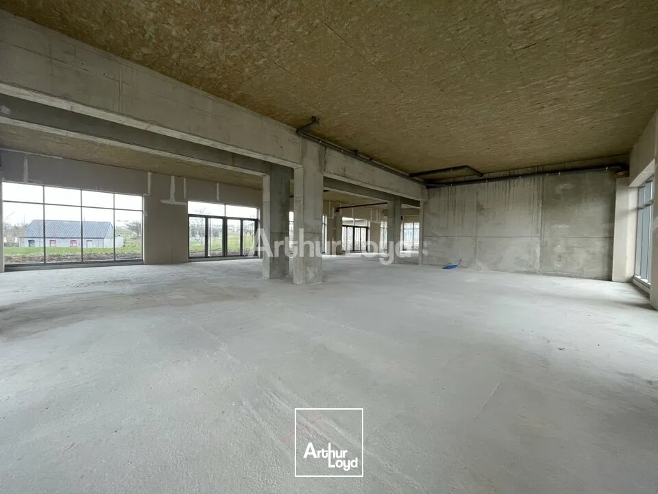 Bezannes (51) - Cellule commerciale de 420m2 divisible à louer - disponible de suite 