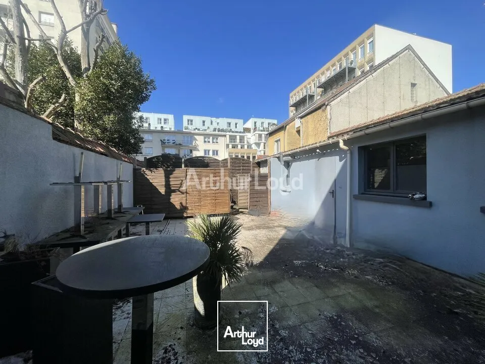 A LOUER SUR UN AXE PASSANT !LOCAL COMMERCIAL D'ENVIRON 295M2 - TOUTES ACTIVITES POSSIBLES - REIMS (51)