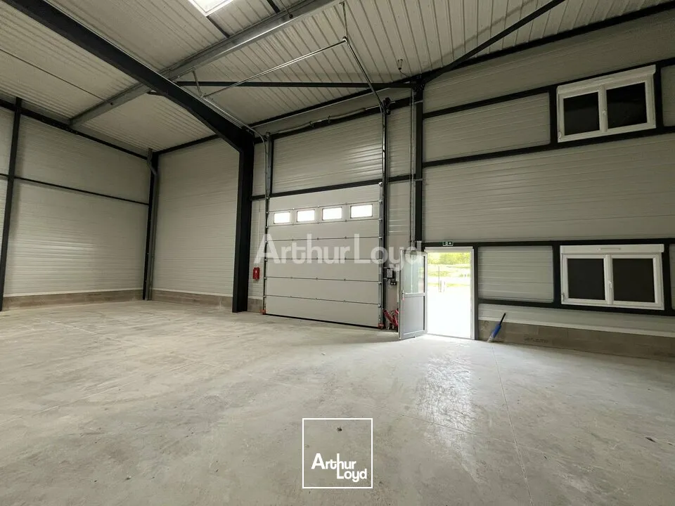 A louer, ensemble de locaux d'activités livrés brutes de béton, fluides en attente dans la zone Farman 