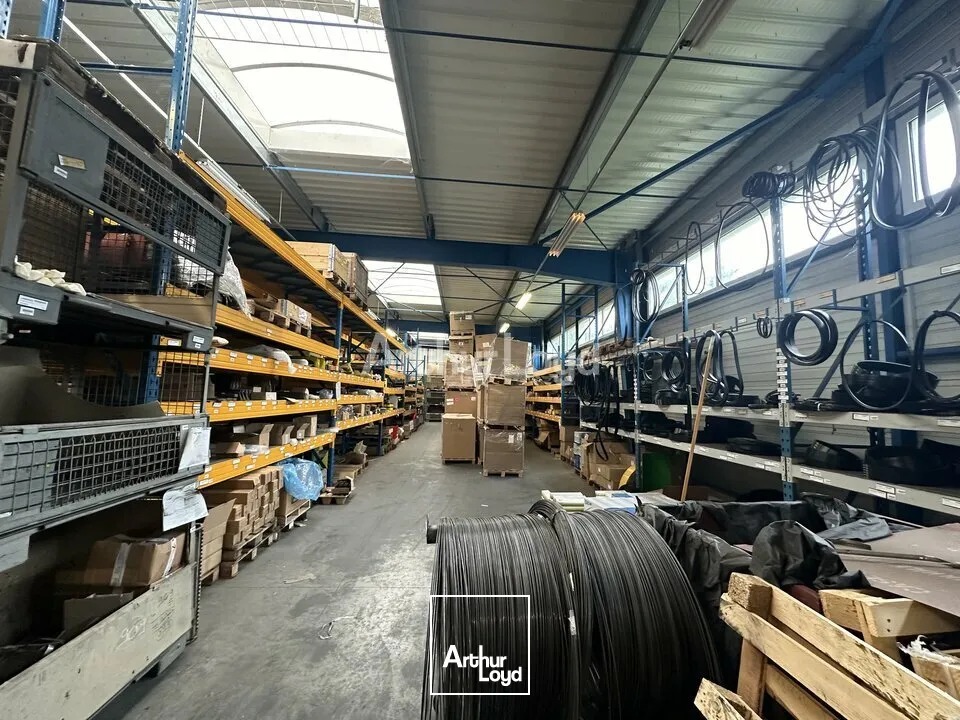 Bâtiment d'activité dune superficie d'environ 1800m2 - CORMONTREUIL