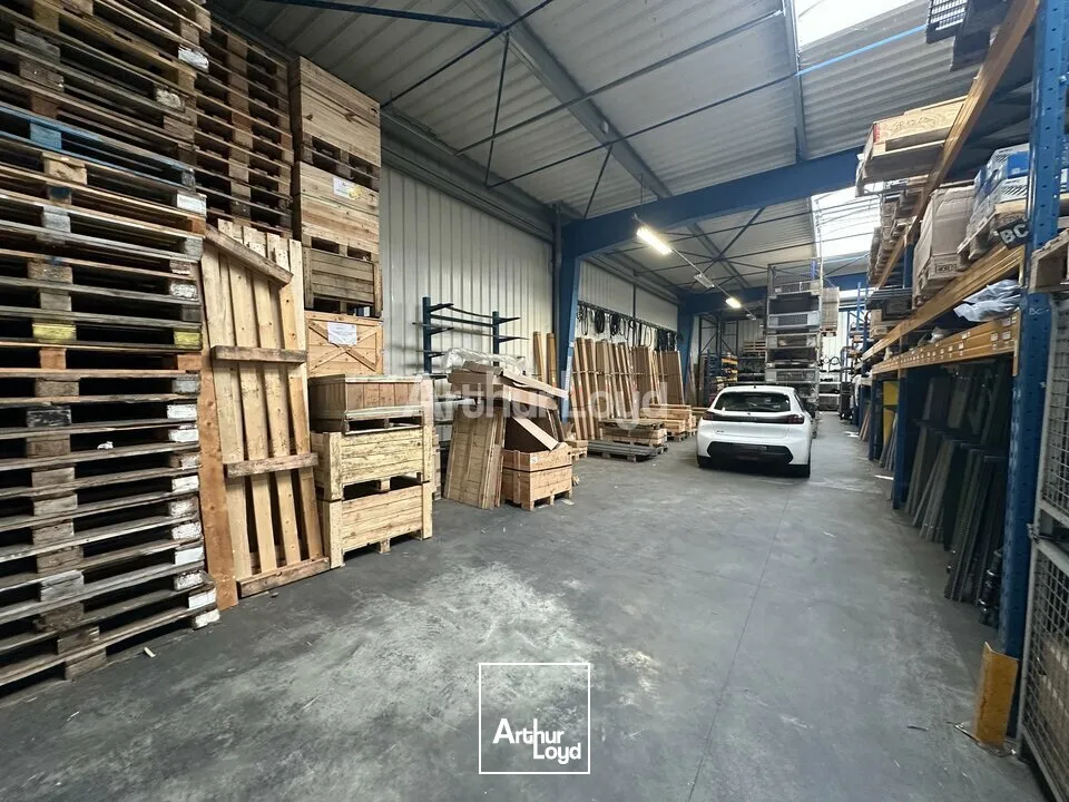 Bâtiment d'activité dune superficie d'environ 1800m2 - CORMONTREUIL