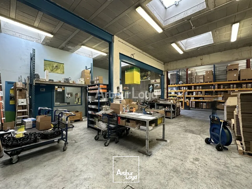 Bâtiment d'activité dune superficie d'environ 1800m2 - CORMONTREUIL