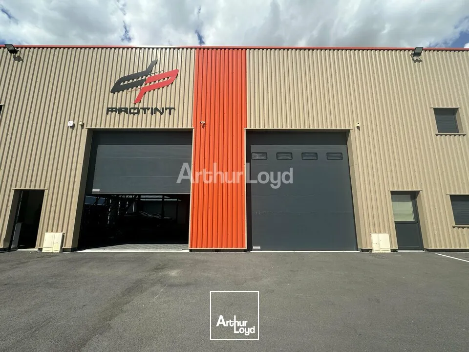 Cellule d'activité d'environ 300 m2 + 130 m2 de mezzanine - REIMS CROIX-BLANDIN