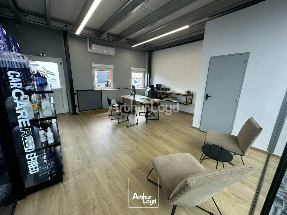 Cellule d'activité d'environ 300 m2 + 130 m2 de mezzanine - REIMS CROIX-BLANDIN