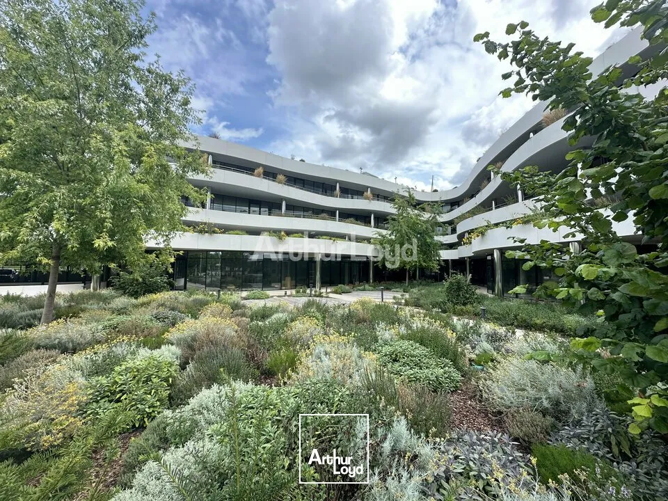 Plateaux de bureaux d'environ 813 m3 - BEZANNES