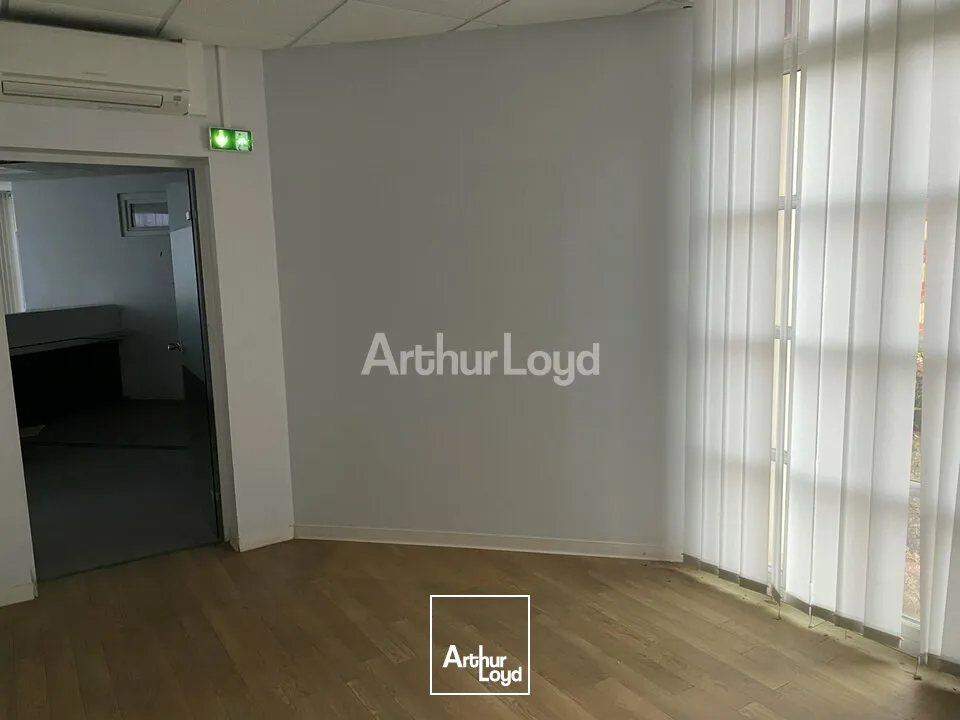 A VENDRE - Châlons-en-Champagne secteur Rive Gauche - local commercial d'une superficie totale d'environ 276m2 idéalement situé, sur un axe très fréquenté!