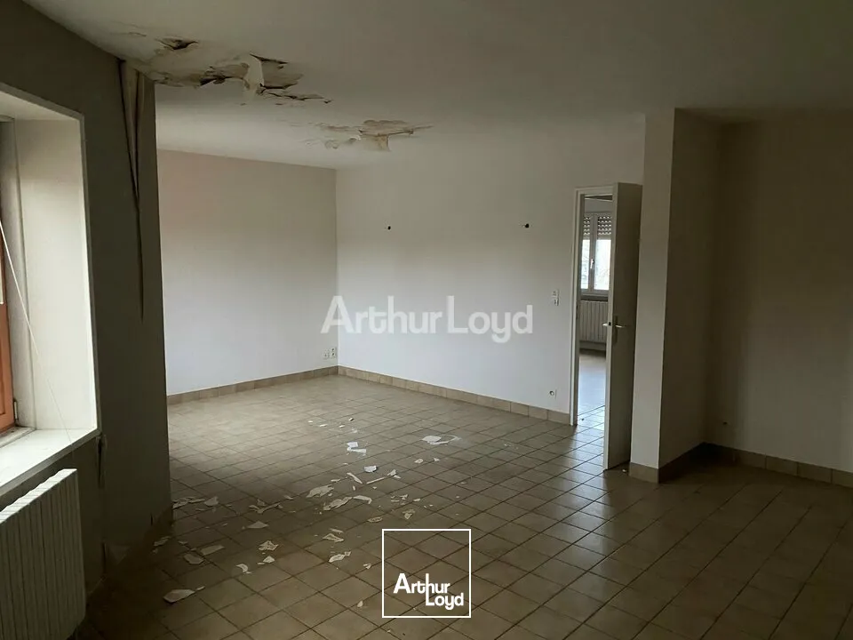 A VENDRE - Châlons-en-Champagne secteur Rive Gauche - local commercial d'une superficie totale d'environ 276m2 idéalement situé, sur un axe très fréquenté!