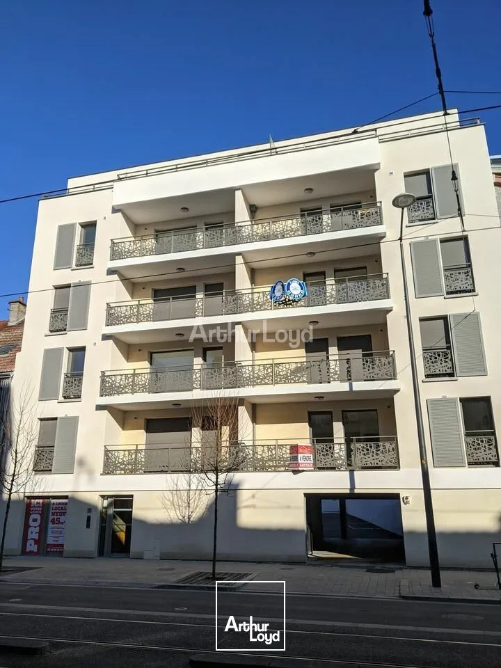 Local professionnel d'environ 42 m2 - Avenue de Laon 