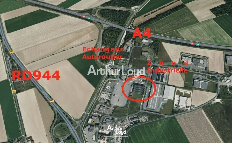 A Vendre - Entrepôt de 4571m2 avec 273m2 de bureaux indépendant et 7500m2 de terrain- secteur La Veuve