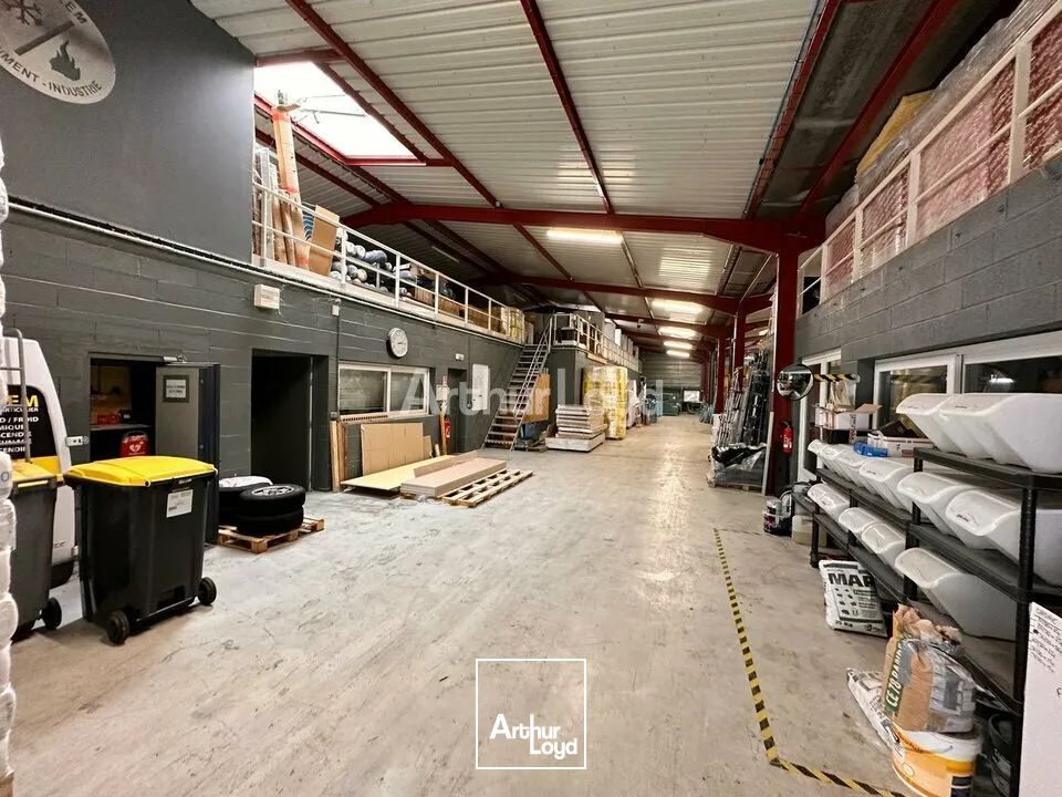 A vendre - Local d'activité de 1306m2 avec bureaux climatisés à REIMS