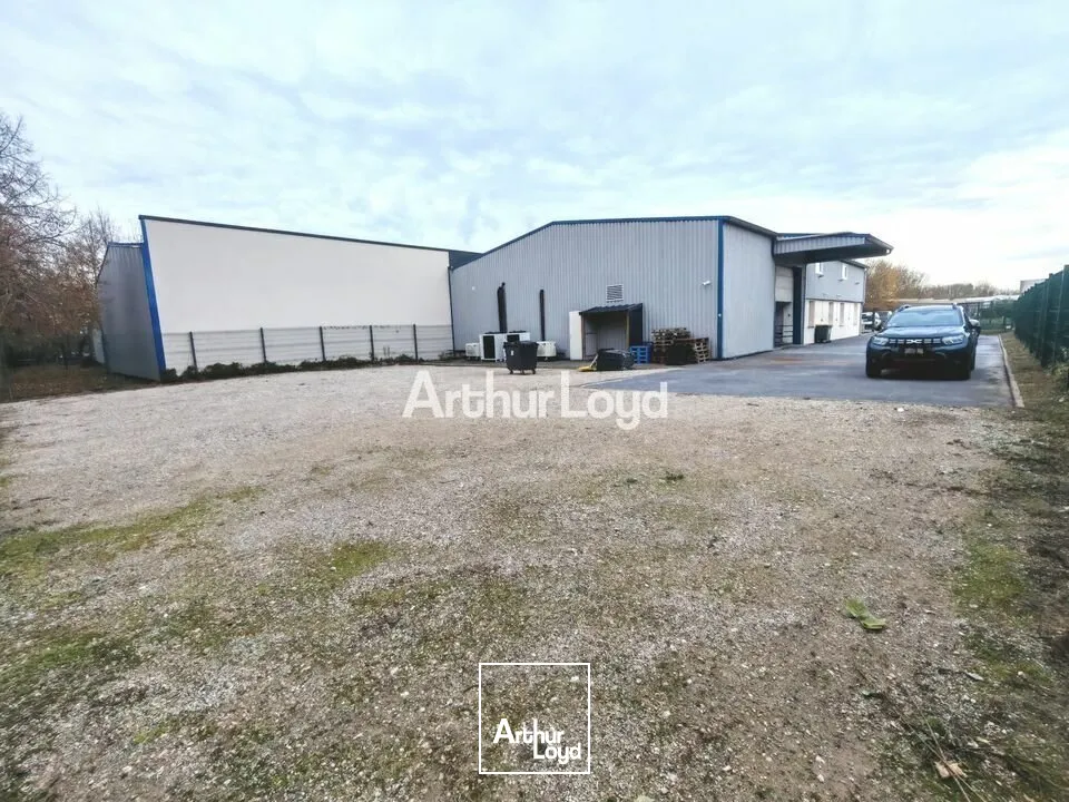 A vendre - un bâtiment d'activité de 416m2 + 78m2 de bureaux sur une parcelle de 1224m2 secteur ZI de la Malle à St Brice Courcelles