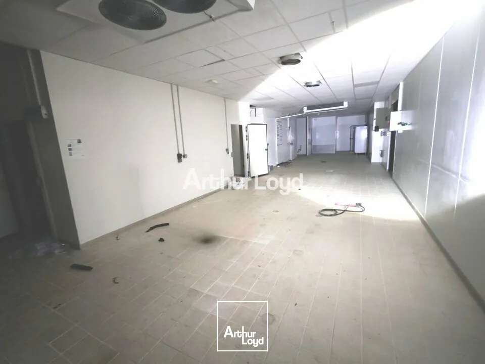 A vendre - un bâtiment d'activité de 416m2 + 78m2 de bureaux sur une parcelle de 1224m2 secteur ZI de la Malle à St Brice Courcelles