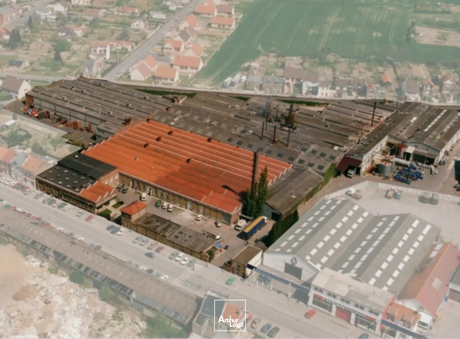 A LOUER - LOCAUX D'ACTIVITÉS - 965 M2 - SAINT-QUENTIN :