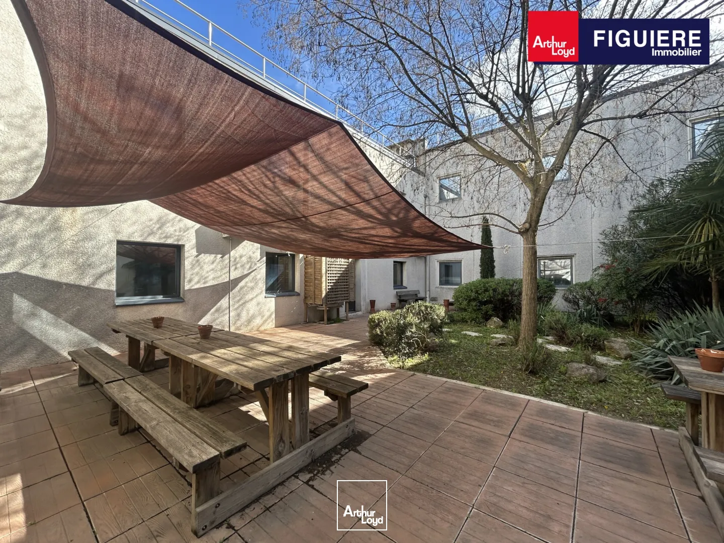 BATIMENT MIXTE INDEPENDANT