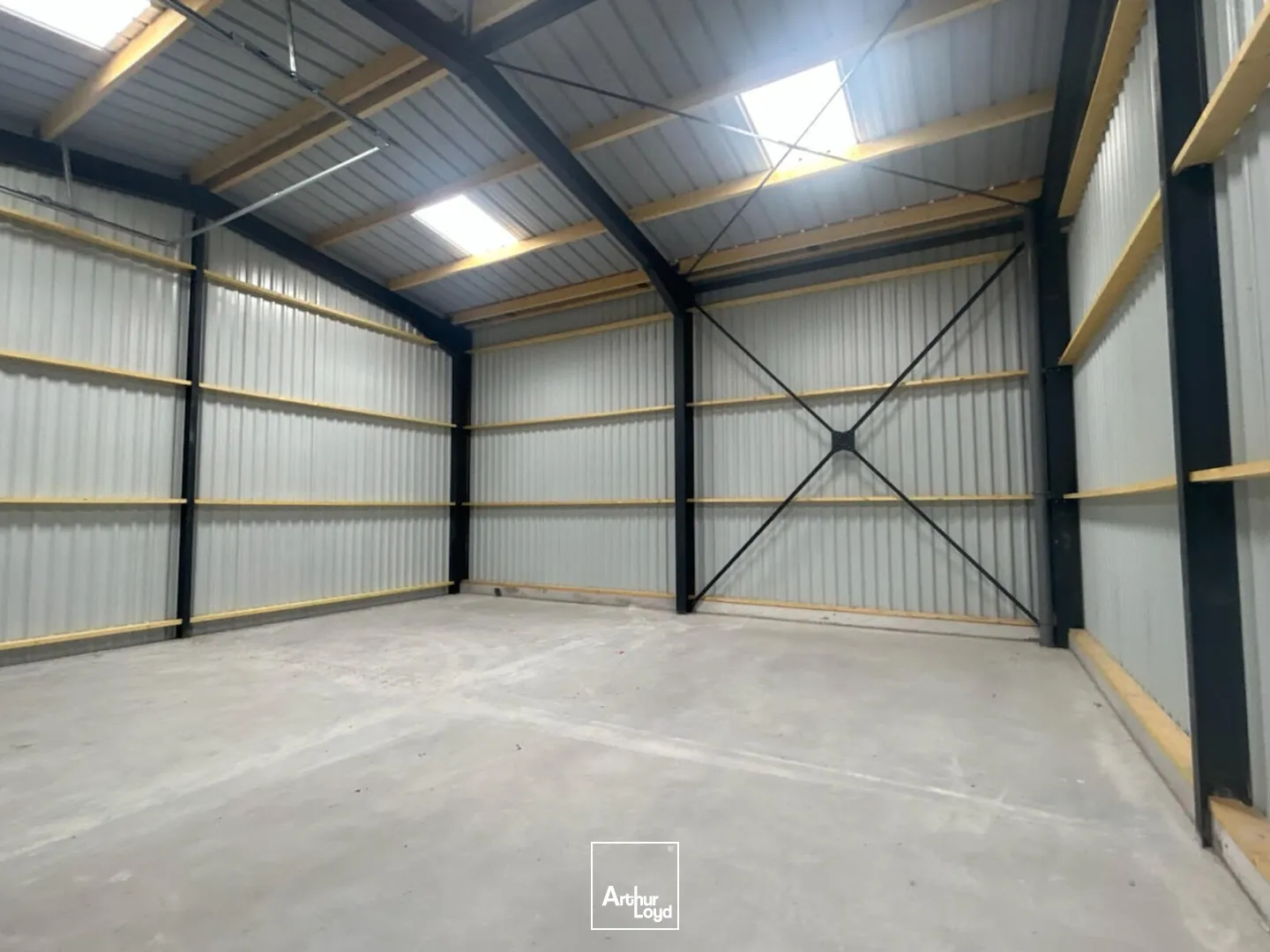 A LOUER - LOCAL D'ACTIVITE - 200 M² DIVISIBLES - GUER