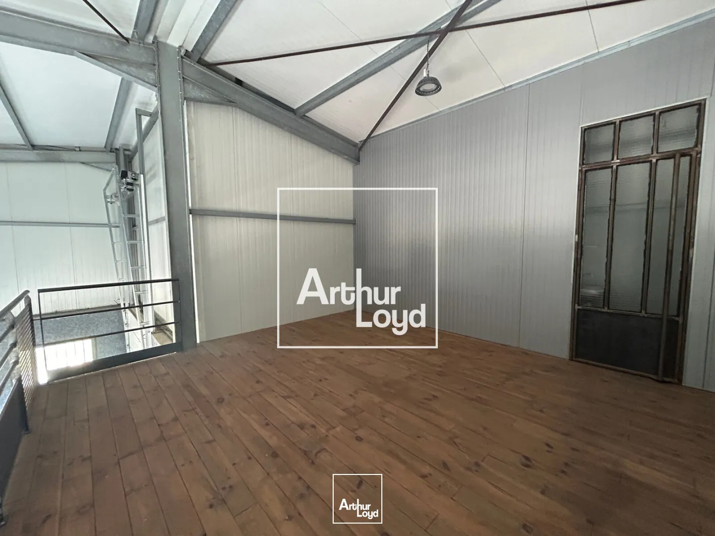 Local d'activité indépendant à louer dans une zone artisanale