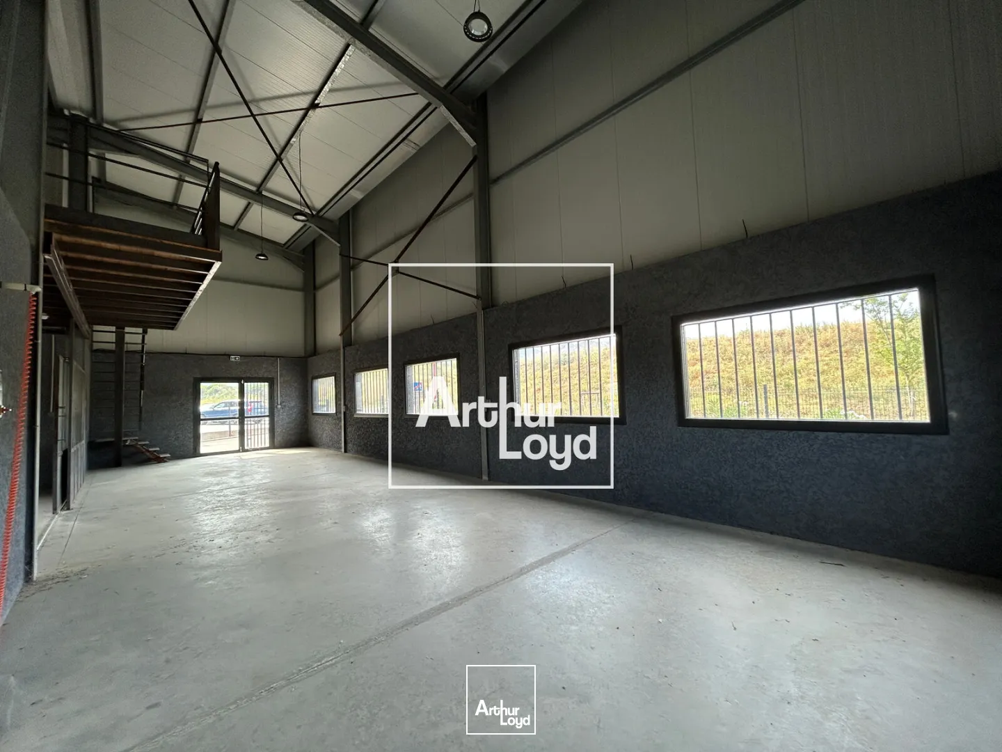 Local d'activité indépendant à louer dans une zone artisanale