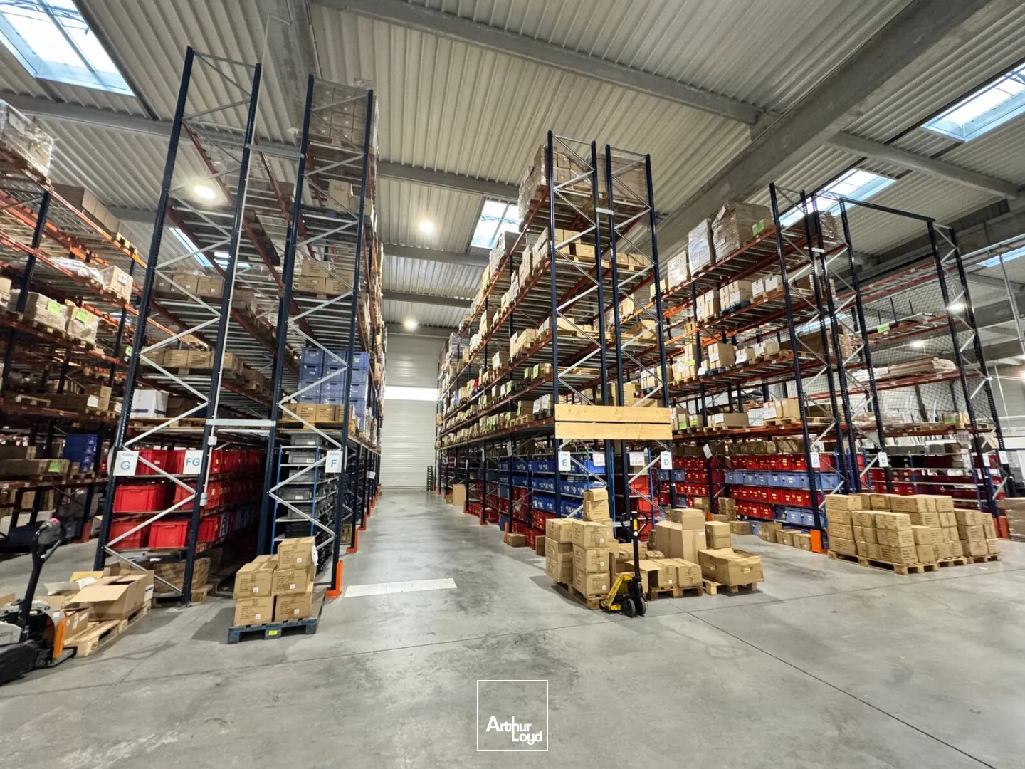 Bâtiment indépendant activité/bureaux très récent de 2887 m² - NEUVILLE SUR OISE