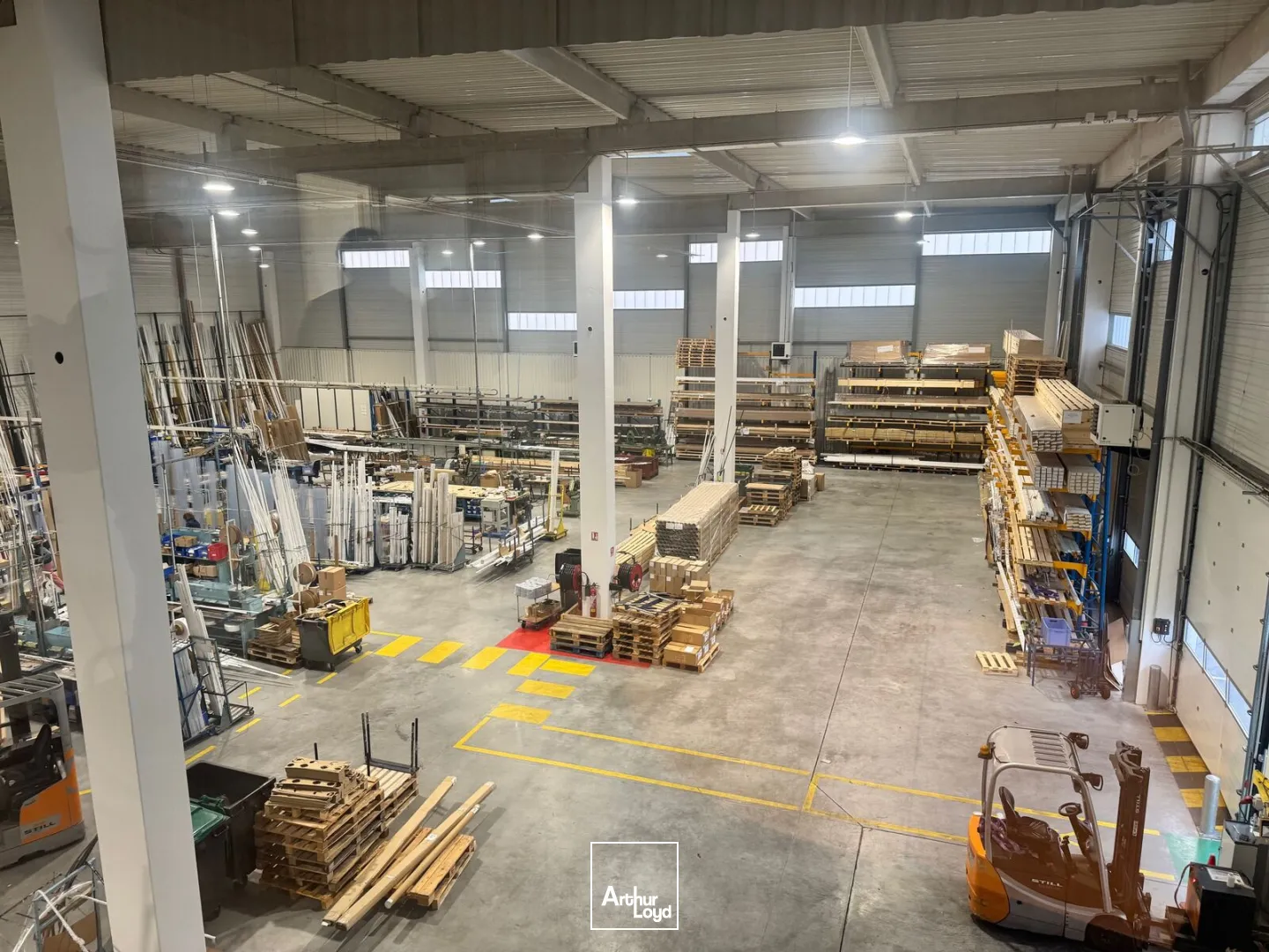 Bâtiment indépendant activité/bureaux très récent de 2887 m² - NEUVILLE SUR OISE