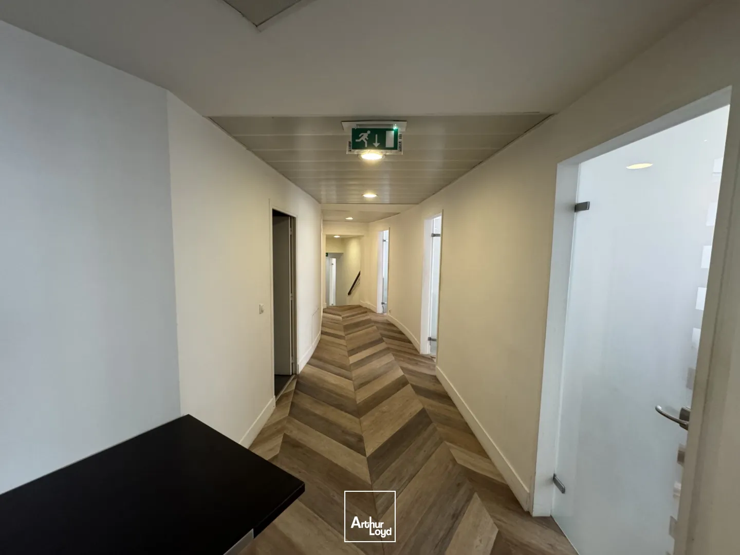 Bureaux rénovés et climatisés à louer - Adresse premium Paris 8, configuration haut standing et accessibilité optimale