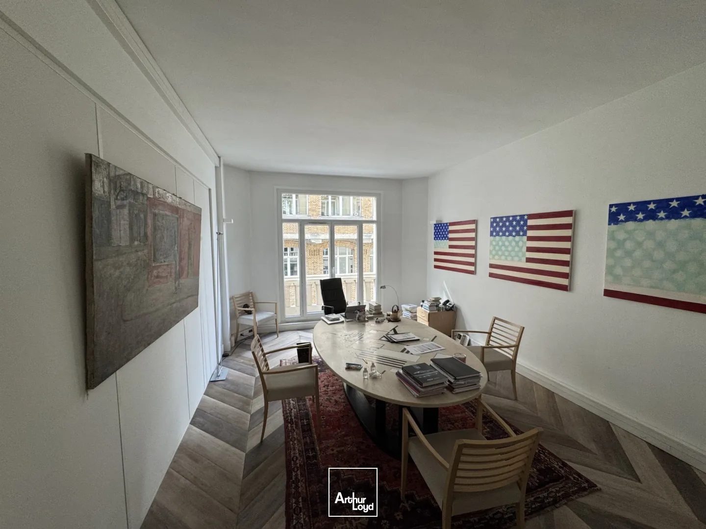 Bureaux rénovés et climatisés à louer - Adresse premium Paris 8, configuration haut standing et accessibilité optimale