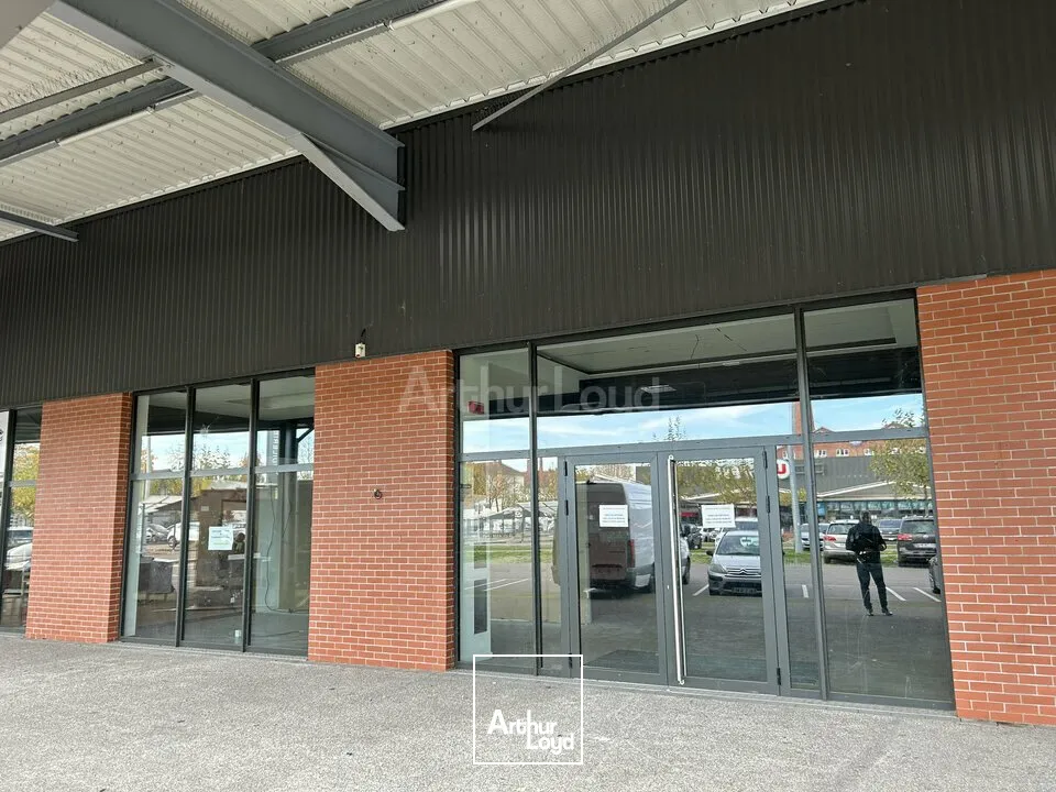 LOCAL COMMERCIAL à LOUER de 731 m²