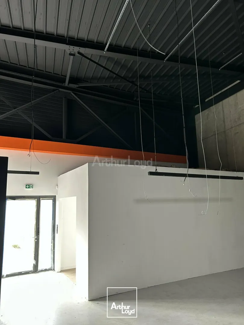 LOCAL COMMERCIAL à LOUER de 731 m²