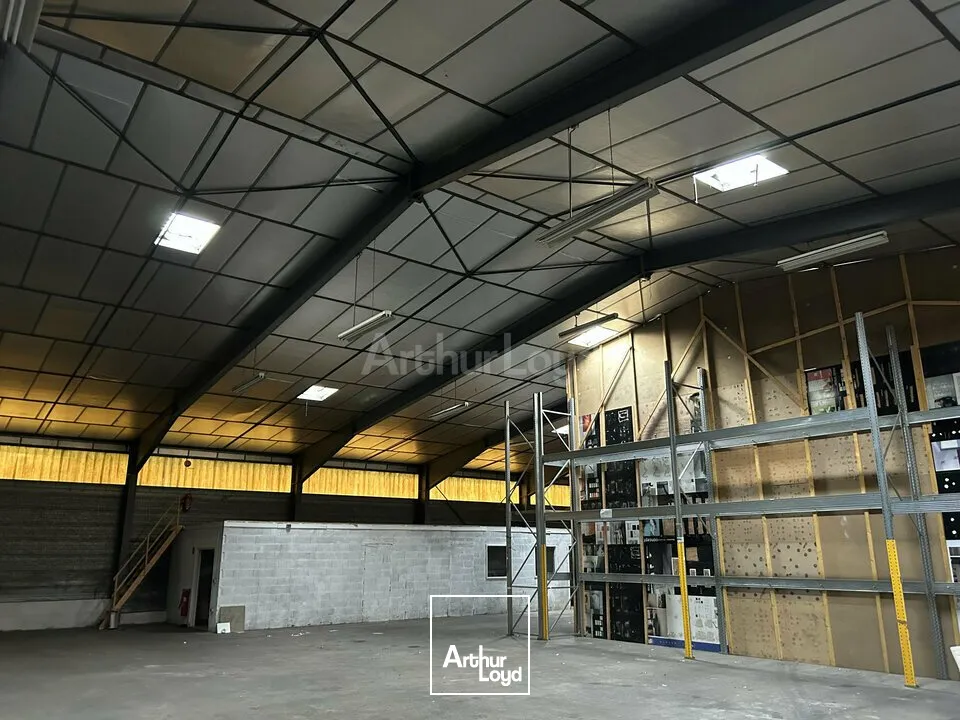 LOCAL COMMERCIAL à LOUER de 663 m²